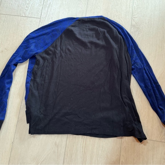 Rag & Bone Women’s Light Weight Blue and Black Long Sleeve Sweater - Picture 2 of 3